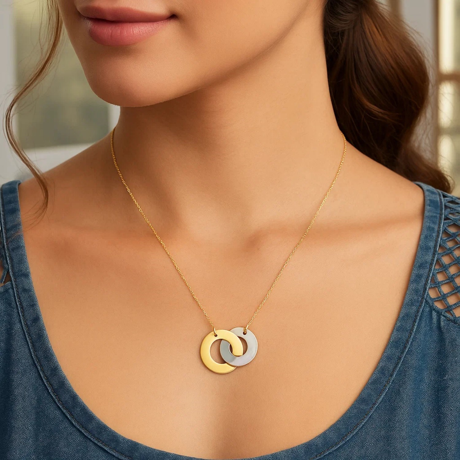 14k Yellow Gold High Polish Linked Mother of Pearl Circles Necklace thumbnail 4