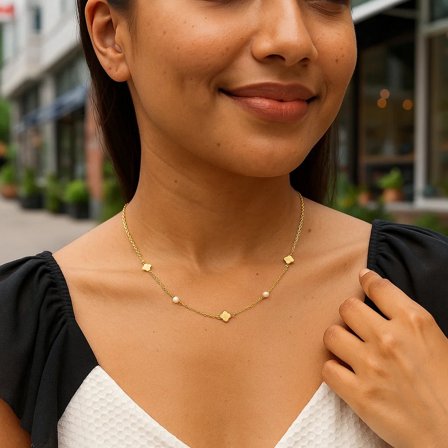 14k Yellow Gold Pearl Clover Necklace thumbnail 3