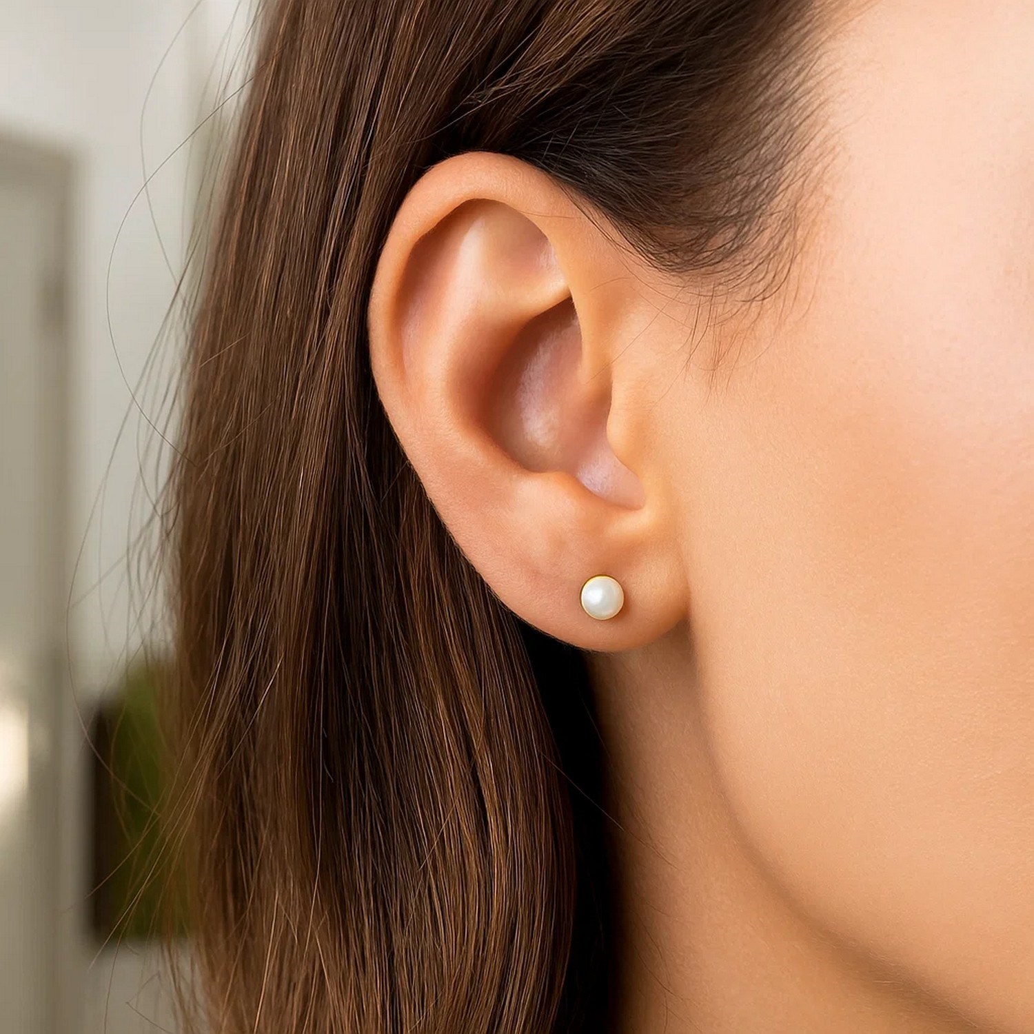 14k Yellow Gold Freshwater Cultured White Pearl Stud Earrings (4mm) thumbnail 4