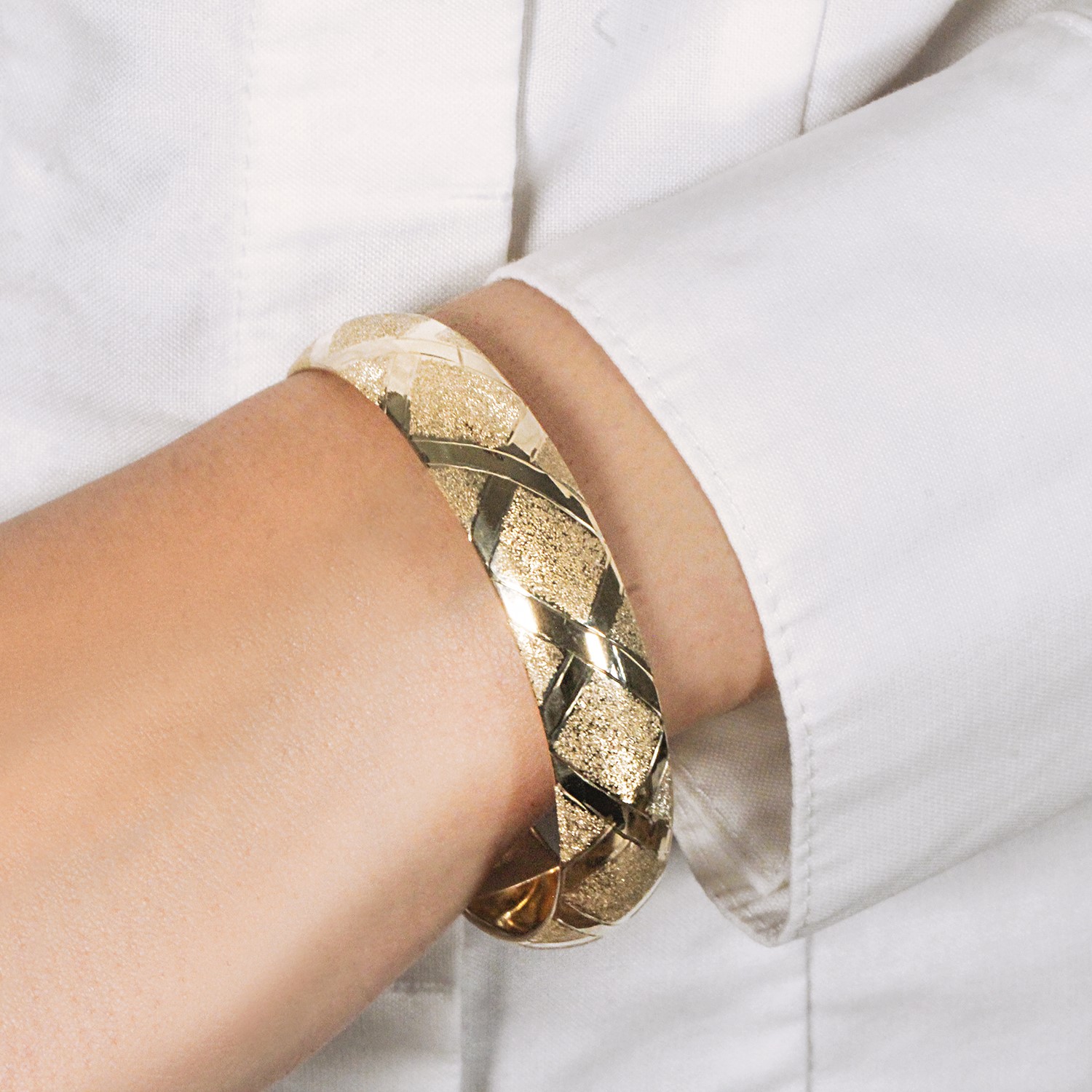 10k Yellow Gold Dual-Textured Diamond Pattern Bangle (12.00 mm) thumbnail 4